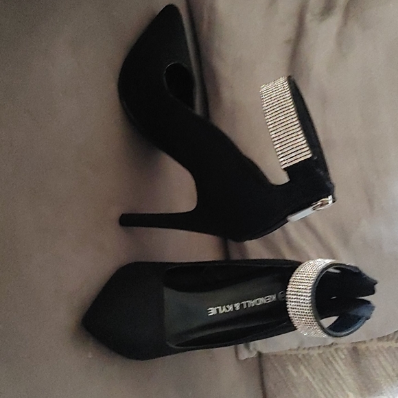 Rinstone Kendall and Kylie heels sz6 - Picture 7 of 7